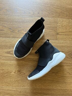 Girls Black Slip-On Knit hip hop Sneakers with White Sole